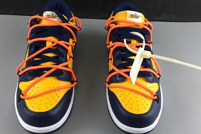 NIKE DUNK LOW Off-White  MICHIGAN - CT0856-700