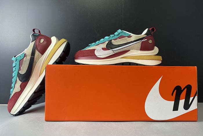 NIKE LDWAFFLE/SACAI CI9928 301