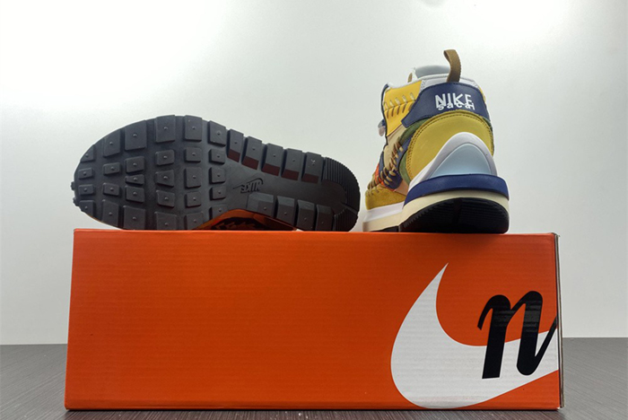 Sacai x Jean PauGaultier x Nike VaporWaffle  DH9186-200