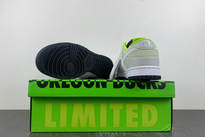 Nike Dunk Low University of Oregon PE (2023)  FQ7260-001