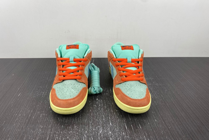 Nike SB Dunk Low Orange Emerald Rise DV5429-800