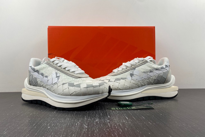 sacai x Nike Waffle Woven Green Gusto  DR5209-100