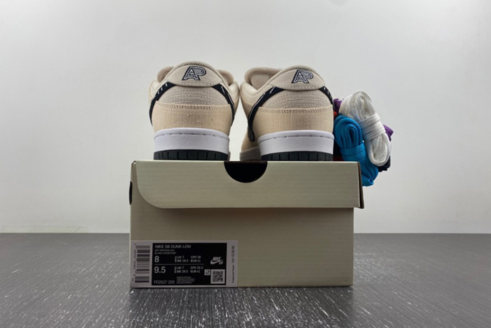Albino & Preto x Dunk Low SB 