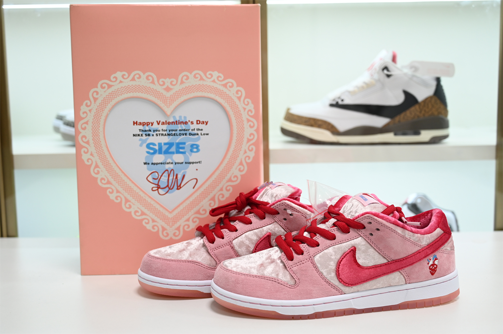 Nike SB Dunk Low x StrangeLove  Valentine''s Day  CT2552-800