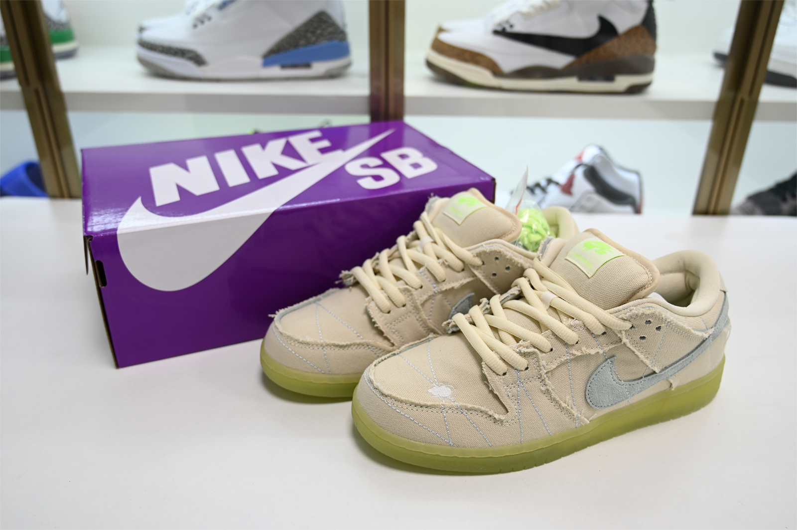 Nike SB Dunk Low Mummy DM0774-111