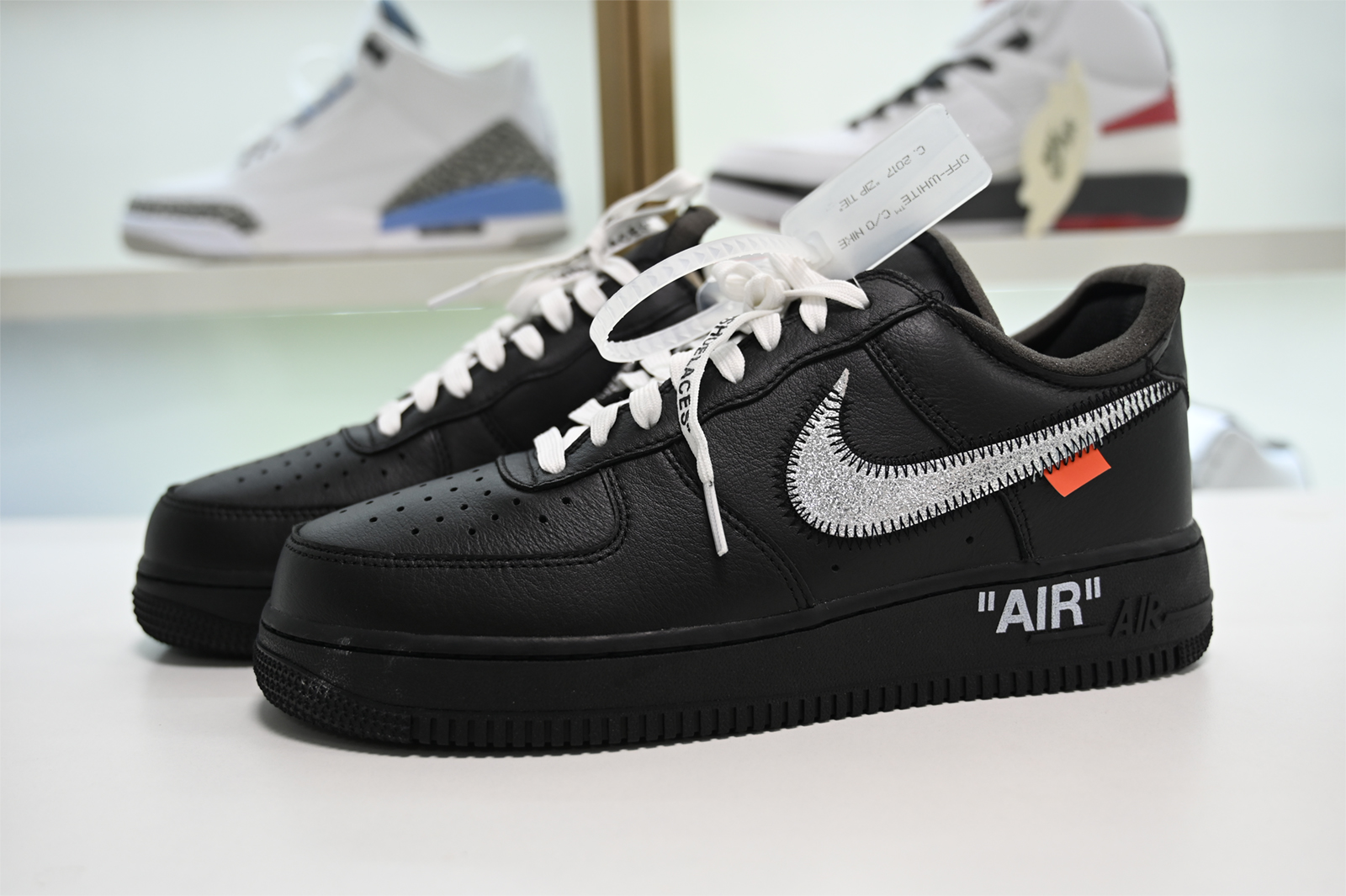 Off-White  x MoMA x Nike Air Force 1 07 Low Black AV5210-001