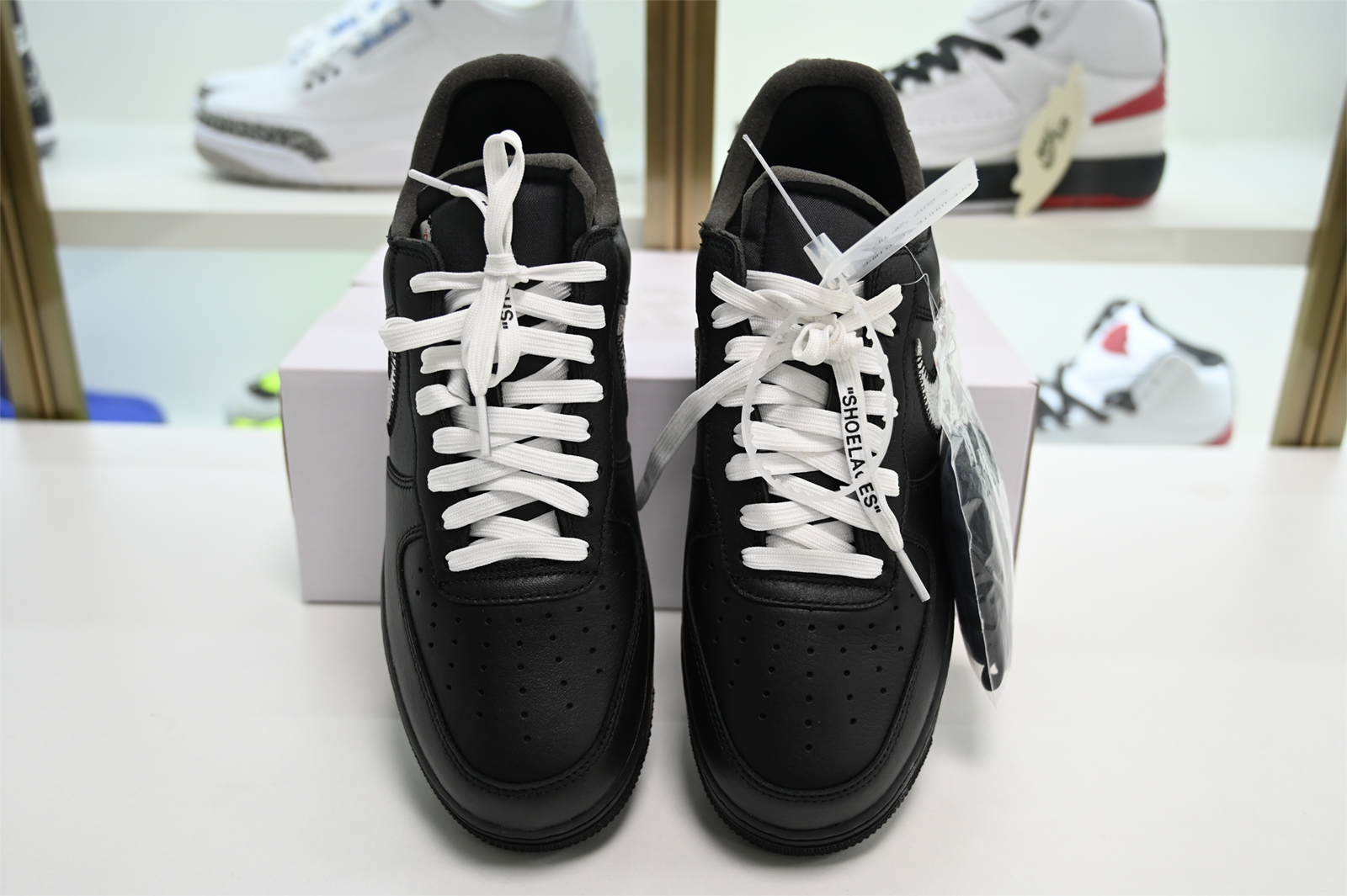Off-White  x MoMA x Nike Air Force 1 07 Low Black AV5210-001