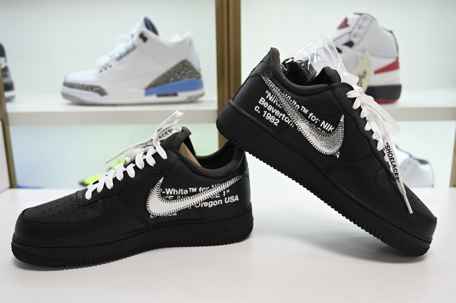 Off-White  x MoMA x Nike Air Force 1 07 Low Black AV5210-001