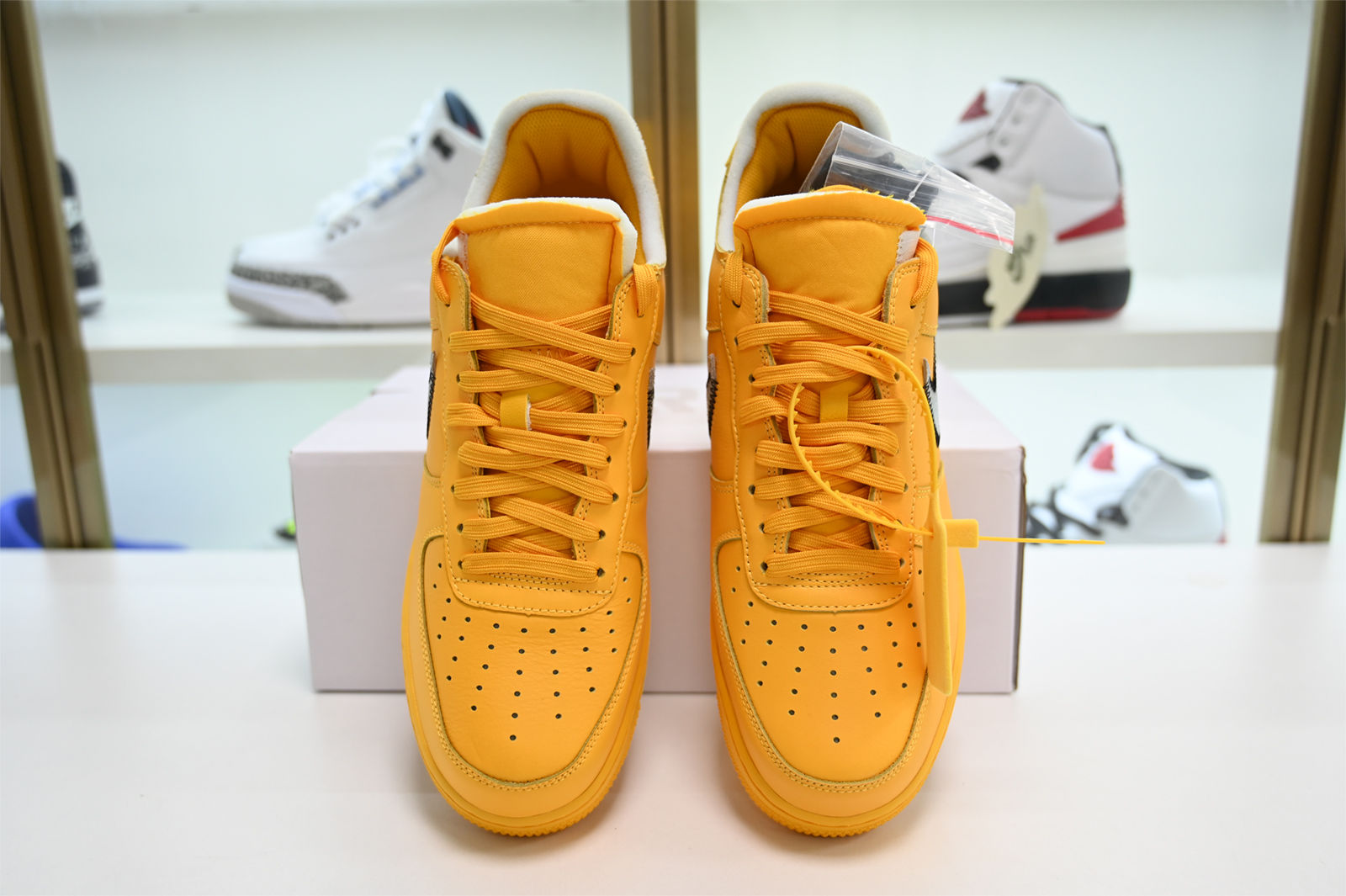 Off-White  x Nike Air Force 1 “University Gold” DD1876-700