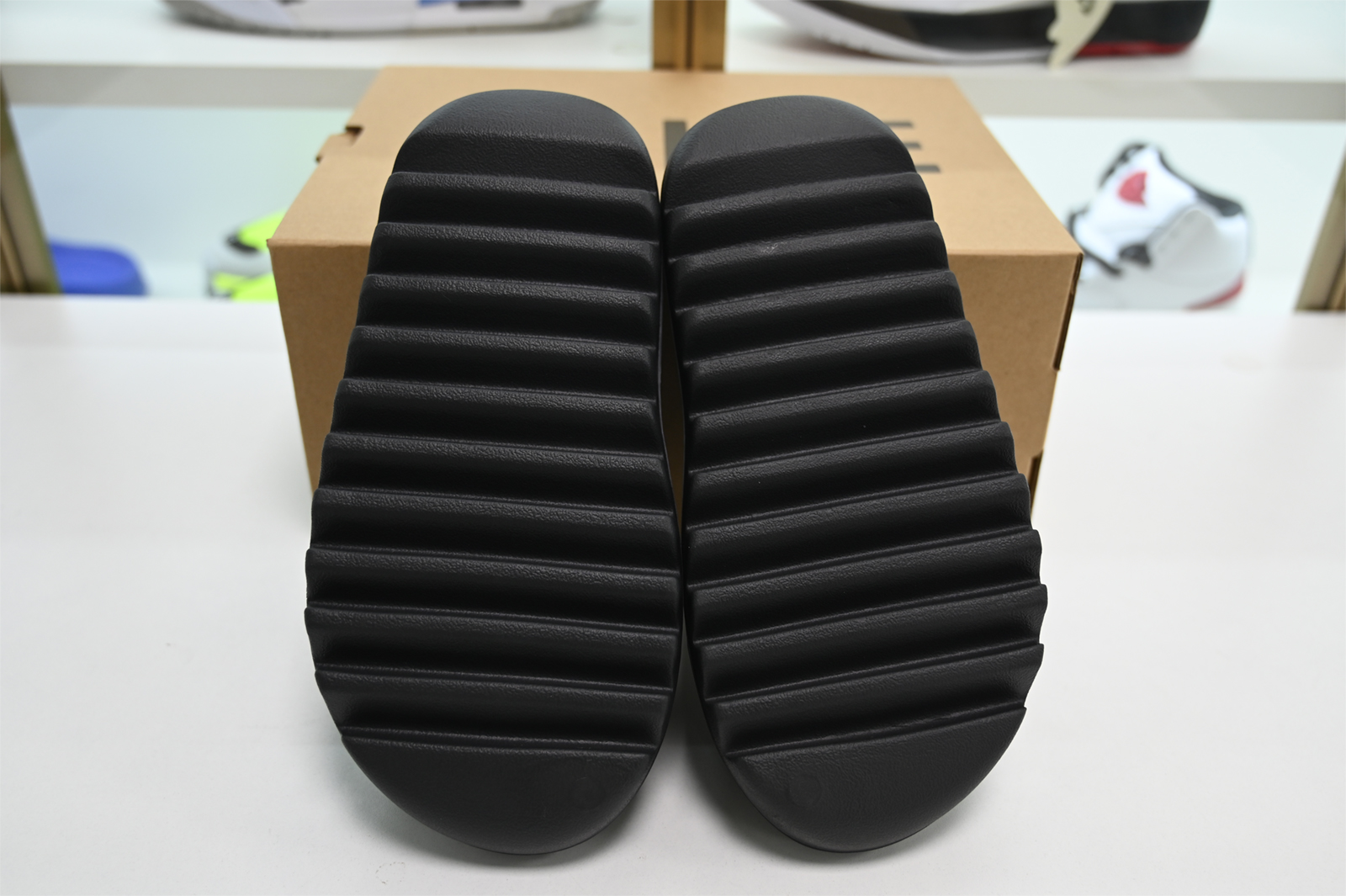 Yezzy slide Onyx HQ6448